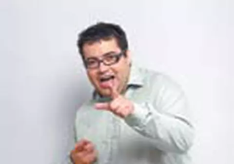 Razvan Popescu pastreaza hainele care i-au ramas mari