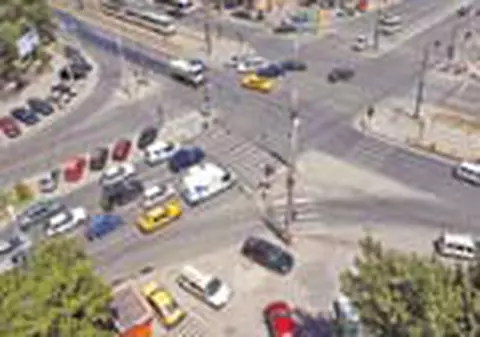 Hai la targ de masini in intersectii