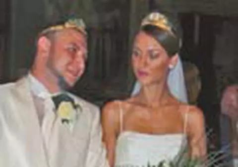 Nick (N&D) si-a rascumparat mireasa furata cu un bax de whisky