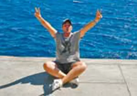 Tudor de la Fly Project si-a adus cafea din Creta