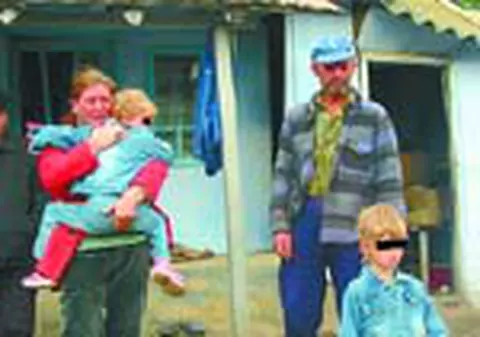 Tanara care are doi copii cu tatal ei a nascut din nou