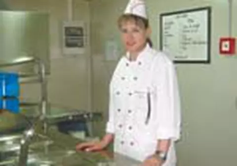 Ea e bucatareasa jandarmilor