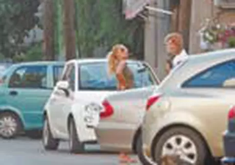 Ce-ati vorbit, fetelor?