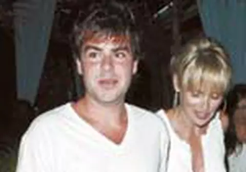 Sharon Stone si-a 'tras' iubit cu 30 de ani mai tanar
