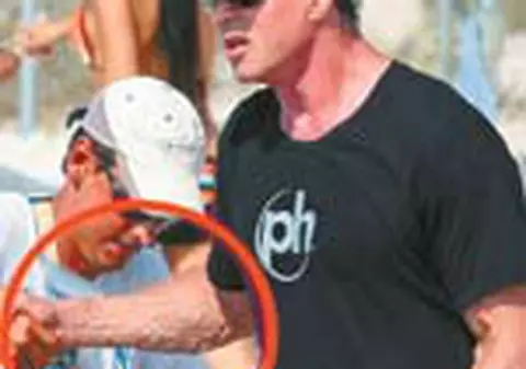 Uite ce brate are Stallone!