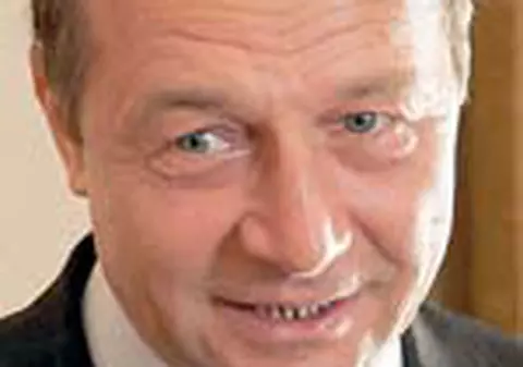 Basescu si Geoana s-au luat la harta