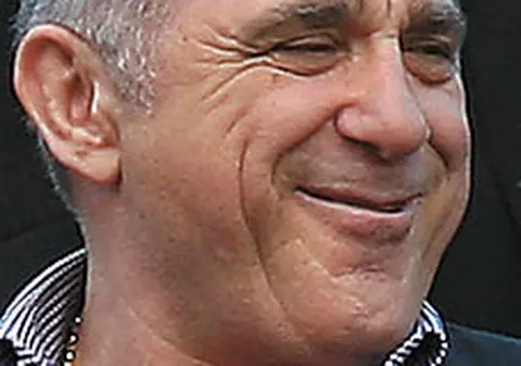 Giovani Becali a vrut sa traverseze Podul Grant pe linia de tramvai