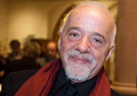 Coelho îşi sărbătoreşte recordul de vânzări: 100 de milioane de exemplare 