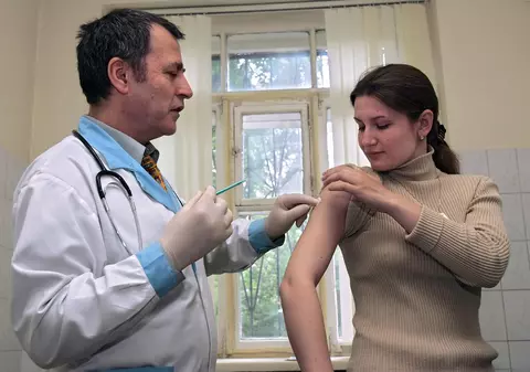 Vaccinul antigripal ar trebui injectat direct în plămâni