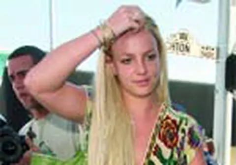 Mama lui Britney acuza: 'Managerul ei o droga'