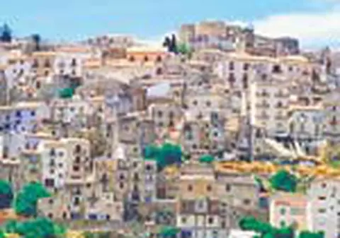 Case vandute cu un euro in Italia