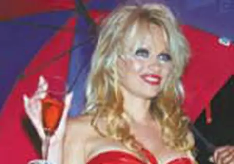 Idila intre Michael si Pamela??