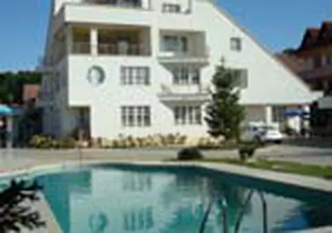 'Ne-am facut o vila prea mare'