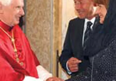 S-au fastacit in fata Papei