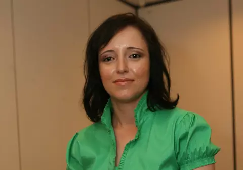 Elena Bunescu îţi face astrograma online!