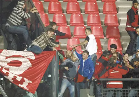 Turcu: "Badea îi susţine pe derbedei"