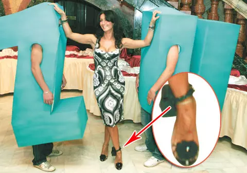 Mihaela Rădulescu, cu prezervativul la picior!