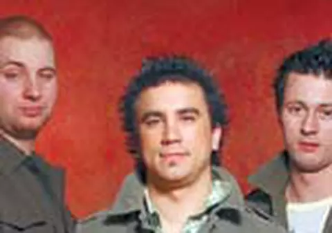 Baietii de la Sistem s-au mutat in acelasi bloc