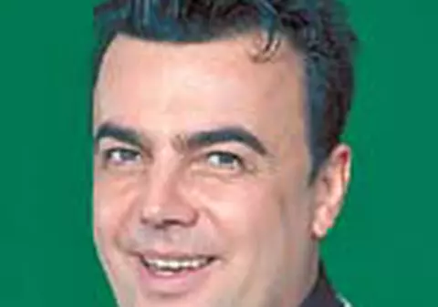 Fotbalist amator, Enache se cearta singur cand rateaza un gol