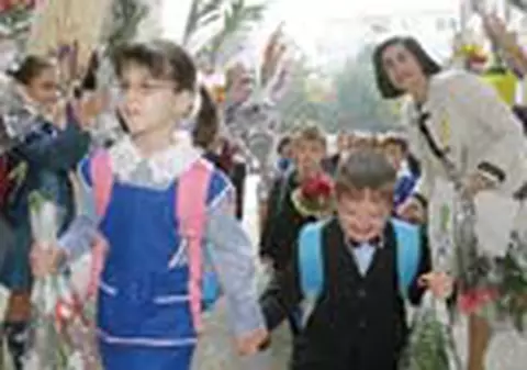 Noul an scolar incepe cu ploaie si vreme rece