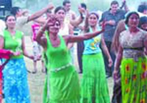 Tiganii au dansat pana in zori