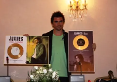 Juanes a primit Discurile de Aur si Platina la Bucuresti!