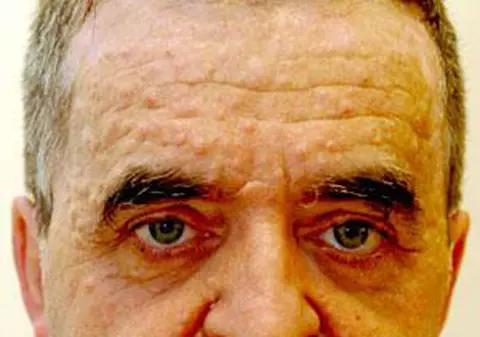 Nu-l angajează nimeni pentru că e prea urât!