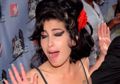 Amy Winehouse crede că soţul ei seamănă cu Nelson Mandela