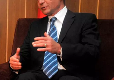 Băsescu a aprobat mărirea salariilor dascălilor