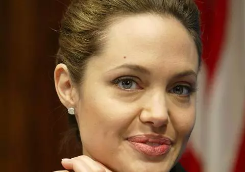 Angelina Jolie, întrebată de copiii ei de ce nu se mărită