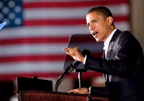 Obama ia pauză de la campanie pentru a-şi vizita bunica