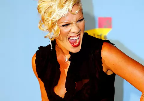 Pink:  ”Sunt mândră că lumea mă consideră lesbiană”