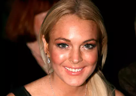 Lindsay Lohan, lesbiană declarată, iubeşte totuşi bărbaţii