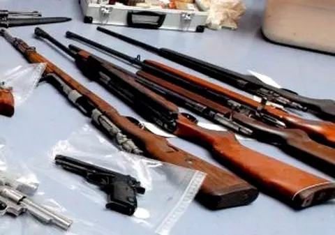 Soţ şi soţie, găsiţi împuşcaţi