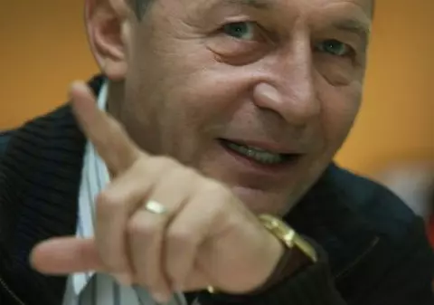 Băsescu e de acord cu mărirea salariilor şi în sănătate