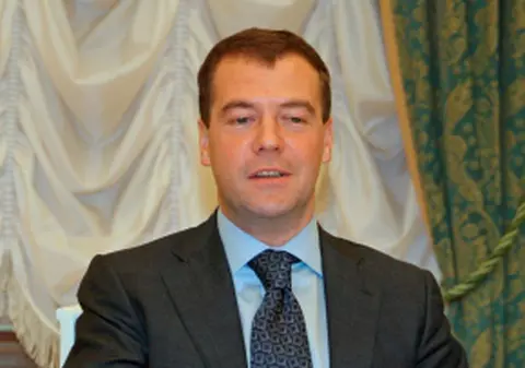 Medvedev îşi ţine economiile în ruble