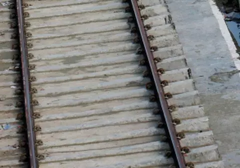 Găsit în comă pe calea ferată