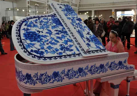 Pianul...bibelou de porţelan!