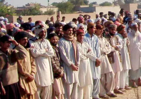 Nunta pakistaneză între minori, întreruptă de poliţie