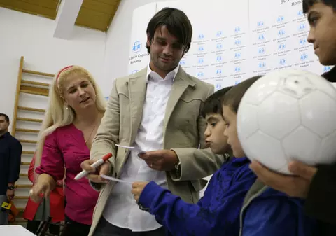 Chivu, ambasadorul copiilor din România