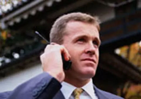 Convorbirile telefonice şi Internetul, monitorizate de guvernul britanic! 