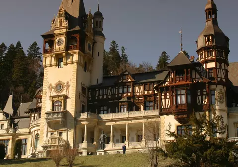 Castelul Pelişor, închis temporar publicului