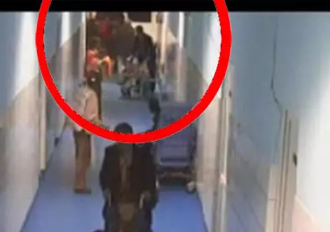 Bătut chiar în faţa camerei de gardă!