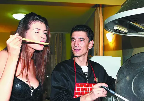 Lazarus, bucătar pentru Monica