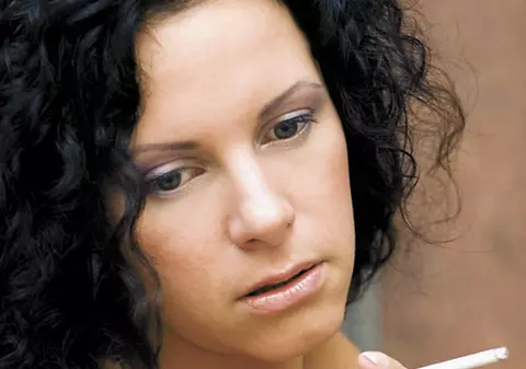 Fumătoarele pot face accidente vasculare