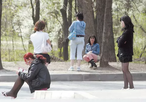 Femei vândute ca la piaţă!