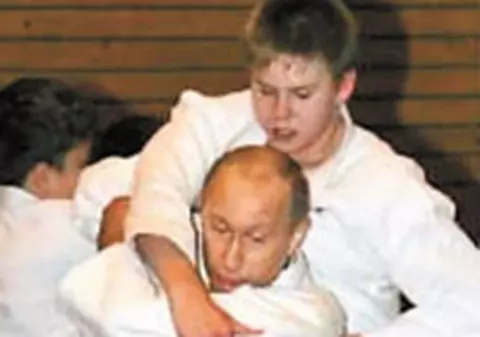 Putin şi-a lansat un DVD cu instrucţiuni de Judo