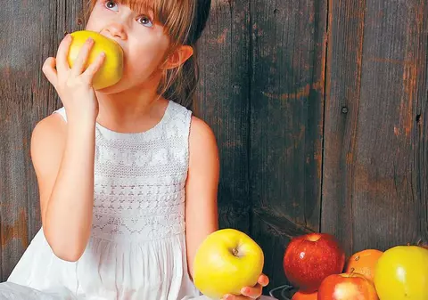 De ce e bine să le daţi mere copiilor