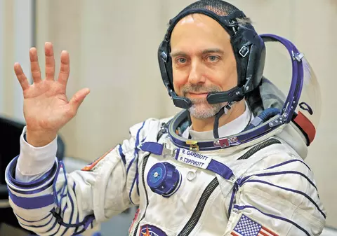 A dat 36.000.000 $ ca să zboare în spaţiu