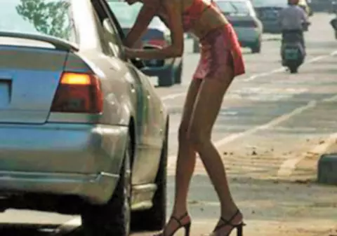 "Doar curvele mele au voie pe străzile astea"